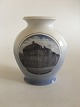 Royal 
Copenhagen Vase 
No 4633. 
Measures 22,5cm 
and is in good 
condition.