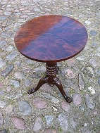 Tripod table