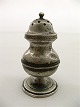 19th century 
Pewter pepper 
box  H. 9 cm.