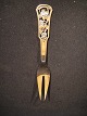 Stege gaffel
Tretårnet sølv 
Cohr vindrue.
fra år. 1940 
Vægt: 76,9 
gram.
kontakt for 
pris