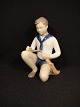 Figur.
 Bing & 
Gröndahl B & G 
keine 2321 die 
Kleine Seemann.
 Höhe: 13,5 cm 
In 1.sortering.
  ...