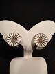 Marguerite / 
Daisy earring.
A. Michelsen. 
Silver 925 s 
earclips D. 11 
mm.
Contact for 
price