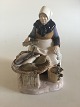 Bing and 
Grondahl 
Figurine 
Fisherman's 
Wife No. 2233. 
Measures 20 cm 
and is in fine 
condition.