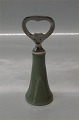 2 pcs in stock
Royal 
Copenhagen 
22309 RC Opener 
Celdan 11 cm 
Gerd Bogelund 
May 1968 
Celadon In ...