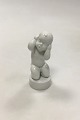 Bing and 
Grøndahl 
Figurine 
Earache  No. 
22099. Measures 
11 cm / 4.33 
in. Designed by 
Svend Lindhart.