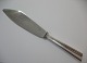 Lagkage kniv i 
mønsteret i 
Annette. Længde 
ca. 26,9 cm. 
Vare nr. 180526