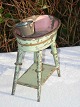 Germany doll 
toy. Sheet 
metal wash tub 
with bucket ca. 
1870. Height 11 
cms. Brede 10 
cms.