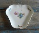 Royal 
Copenhagen 
Light Saxon 
Flower angular 
dish 
No. 1526, 
Factory first 
Measurements 
21 x ...