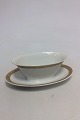 Royal 
Copenhagen Gold 
Fan Sauce Boat 
No 11550. 
Measures 22cm x 
8cm and is in 
good condition.
