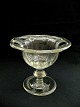 19th century 
sugar bowl on a 
foot  H. 13 cm. 
D. 14,5 cm.
# 185994