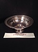 Silver bowl on 
Fod.Sterling 
silver. 
Reinforcel.
Height: 8.5 
cm. Diameter: 
20 cm.
