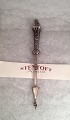 Russische JAD - 
tora-Zeiger. 
mit Löwe und 
Rubin.
Länge: 27,5 
cm.
guardeinen BC 
1878 = Victor 
...