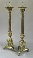 Par altar 
candlesticks in 
brass, 19th 
century., Base 
with three feet 
with acanthus 
...