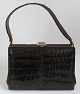 Crocodile 
sported a lady 
handbag. o. 
1950. Spain. 
Height with 
handle: 38 cm. 
B .: 29 cm.