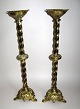 Pair of French 
church 
candlesticks in 
bronze, 19th 
century. Feet 
with cross and 
twisted stem. H 
...