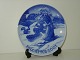 Bing & Grondahl Christmas Plate 2001, Playing in the Snow. Factory first, perfect condition.