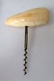 Corkscrew, 20th 
century. 
Handles in the 
form of 
polished sperm 
whale. L .: 
10.5 cm. 
Provenance ...