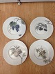 Royal 
Copenhagen Art 
Nouveau Plates 
with fruits No 
10520. Mesures 
22cm and is in 
good condition. 
...