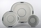 Royal 
Copenhagen 
Gemina, large 
dish 
(41/14617), 
plate 
(41/14614) and 
a small bowl 
(41/14601). ...