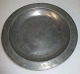 Antique pewter 
porridge dish, 
19th century. 
With monogram: 
JSG 1860. Dia 
.: 21 cm. 
Master Stamp: 
HW