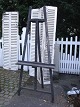 Old French 
painter easel 
in Nice black 
patinated 
color. 
H:190cm. 
B:80cm.