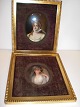 2 
miniatureportrætter 
malet på 
porcelæn af 
unge kvinder 
fra 
1900-århundrede.
 Indrammet i 
fløjl ...