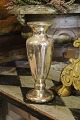 Antique vase in 
mercury glass 
with fine 
patina.
Height: 24cm.