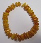 Amber bracelet. 
Polished 
pieces. L .: 20 
cm. 40 pieces.