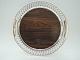A. F. 
Rasmussen. 
Sterling (925). 
Round tray with 
wooden base. 
Diameter 40 cm.