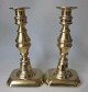 Pair of English 
brass 
candlesticks, 
19th century. 
Octagonal foot 
and profiled 
strain. H .: 21 
cm.