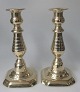 Pair of English 
candlesticks of 
brass, 19th 
century. 
Octagon-shaped 
base. H .: 20 
cm.