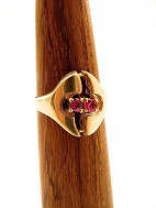 14 carat gold ring<BR>
