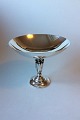 Georg Jensen 
Sterling Silver 
Bowl No 574B. 
Measures 17cm x 
20cm. ( 5 1/2" 
x 7 9/10")