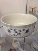 Royal 
Copenhagen 
Noblesse Bowl 
No 15121-29. 
Measures 17cm x 
8,5cm