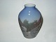 Royal 
Copenhagen 
Vase, Cat 
walking over 
road
Decoration 
number 
1302-6238
Factory ...