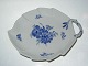 Royal 
Copenhagen Blue 
Flower Braided, 
Large 
Leaf-shaped 
Cake Dish
Decoration 
number 10 / # 
...