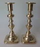 Pair English 
candlesticks of 
brass, 19th 
century. 8 
edged foot. 
With molded 
strain. H .: 16 
...