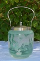 Bucket 
opalglass, 
height 16 cm. 
With handel 26 
cm. Fine 
condition.