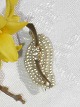 Fine small 
broche with 
pearls.