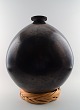 Large patinated metal floor vase, base in plain weave.
Unknown artist, 20th century.