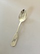 Hans Hansen 
Susanne 
Sterling Silver 
Dinner Spoon by 
Karl Gustav 
Hansen. 
Measures 19 cm 
(7 31/64")