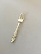 Hans Hansen 
Thirslund 
Sterling Silver 
Cake Fork. 
Measures 13 cm 
(5 1/8").