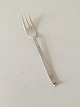 Evald Nielsen 
No. 29 Silver 
Cake Fork
Measures 14.8 
cm long (5 
53/64")