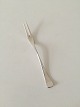 Patricia W.S. 
Sørensen 
Sterling Silver 
Lemon Fork
Measures 12 cm 
long (4 23/32")