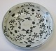 Chinese bowl. 
17th century. 
Ming. 
Blådekoreret. 
With traces of 
gilding. Dia: 
11 cm. H .: 2.2 
cm.