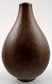 Saxbo vase af stentøj i moderne design, glasur i brune nuancer.
