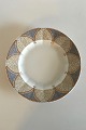 Royal 
Copenhagen 
Fairytale Grey 
Luncheon Plate 
No 621. 22.3 cm 
dia (8 25/32")
