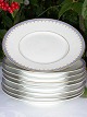 Royal 
Copenhagen 
porcelain. Blau 
Line luncheon 
plate no 383 / 
10520. Diameter 
22 cm. or 8 5/8 
...
