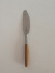 Fjord IHQ 
Quistgaard 
Steel and Teak 
Kniv.
Measures 21.3 
cm / 8 25/64 
in.