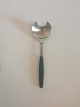 Georg Jensen 
Stainless Green 
Strata Serving 
Spork. Measures 
20.6 cm / 8 
7/64 in.